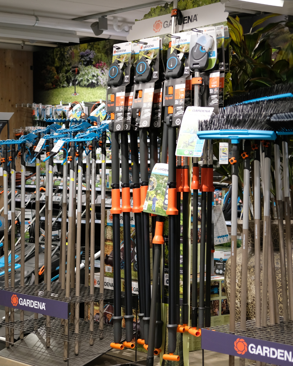 Snoeigereedschap van o.a. GARDENA of Fiskars kopen | Tuincentrum Eurofleur Snoeigereedschap van o.a. GARDENA of Fiskars kopen | Tuincentrum Eurofleur