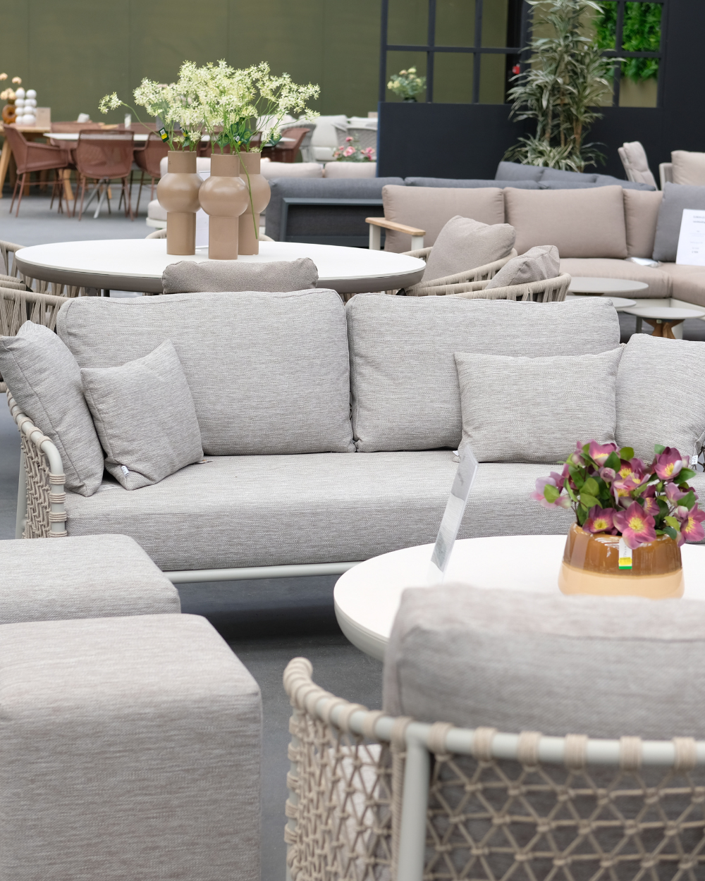 Trendy tuinbank kopen? Kom naar tuincentrum Eurofleur in Leusden! Trendy tuinbank kopen? Kom naar tuincentrum Eurofleur in Leusden!