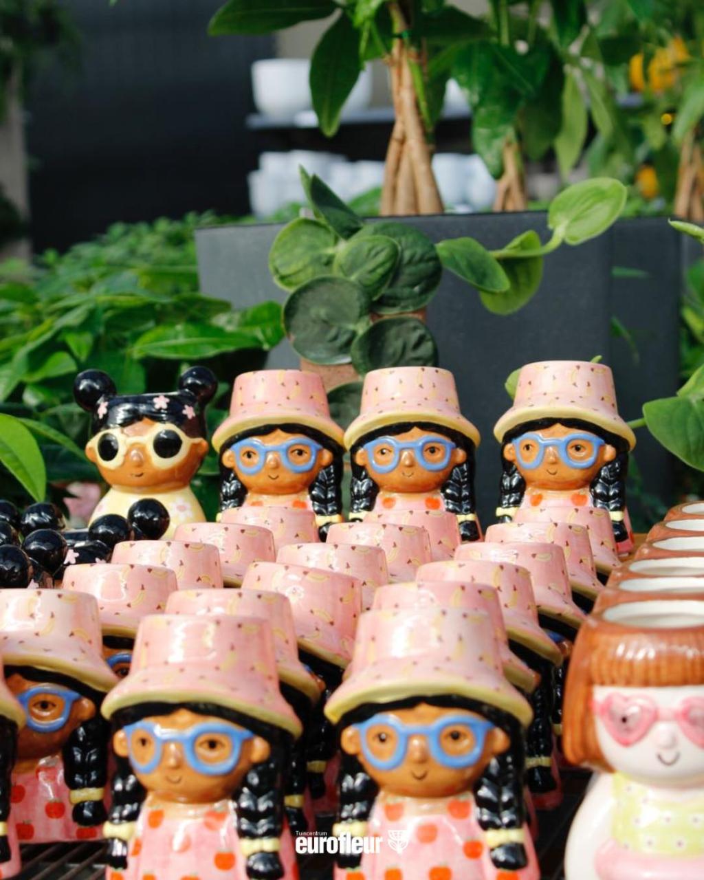 Bij tuincentrum Eurofleur hebben we een groot aanbod grappige bloempotten!