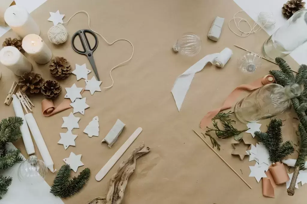 Maak je eigen groene kerstdecoraties Maak je eigen groene kerstdecoraties