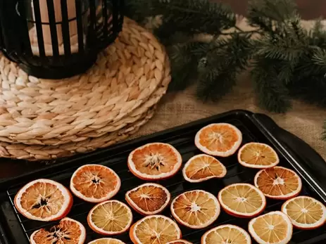 Droog sinaasappelschijfjes voor zelfgemaakte kerstdecoratie!