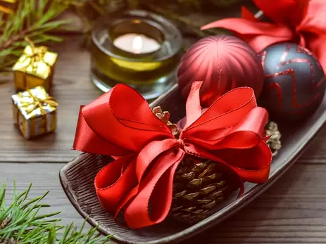 Kerstballen alleen in de boom? Echt niet!